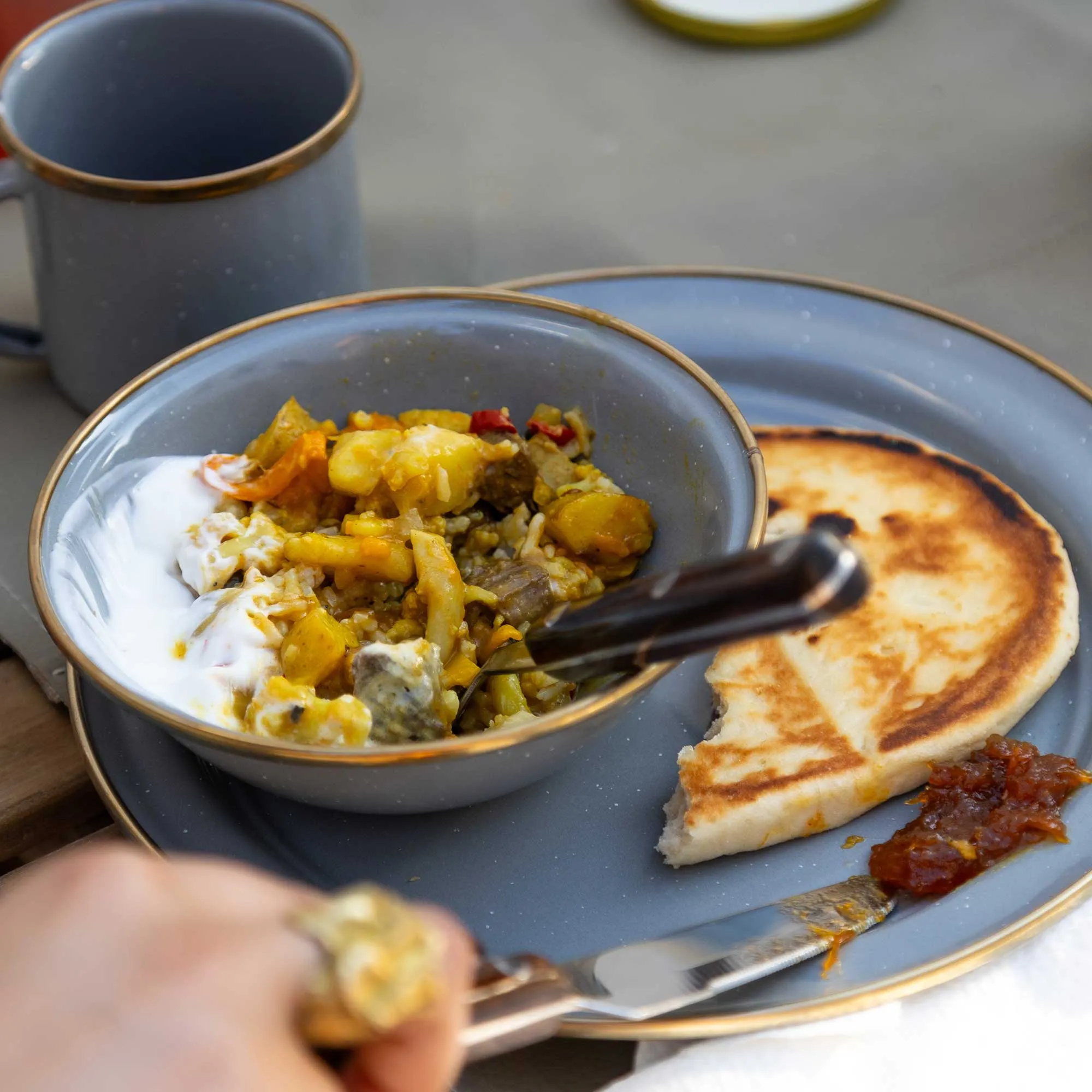 Mesa 4 Person Enamelware Table Set