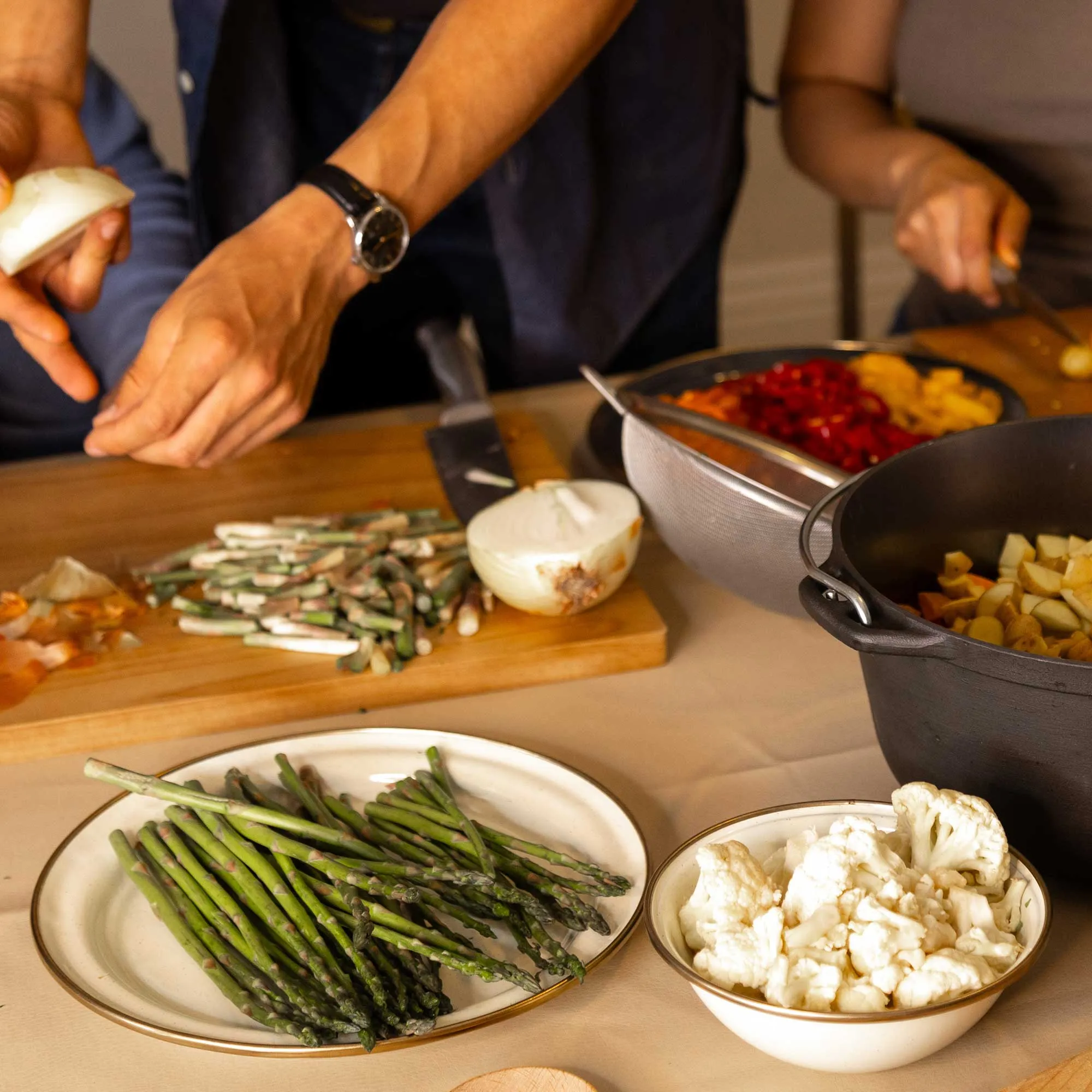 Mesa 4 Person Enamelware Table Set