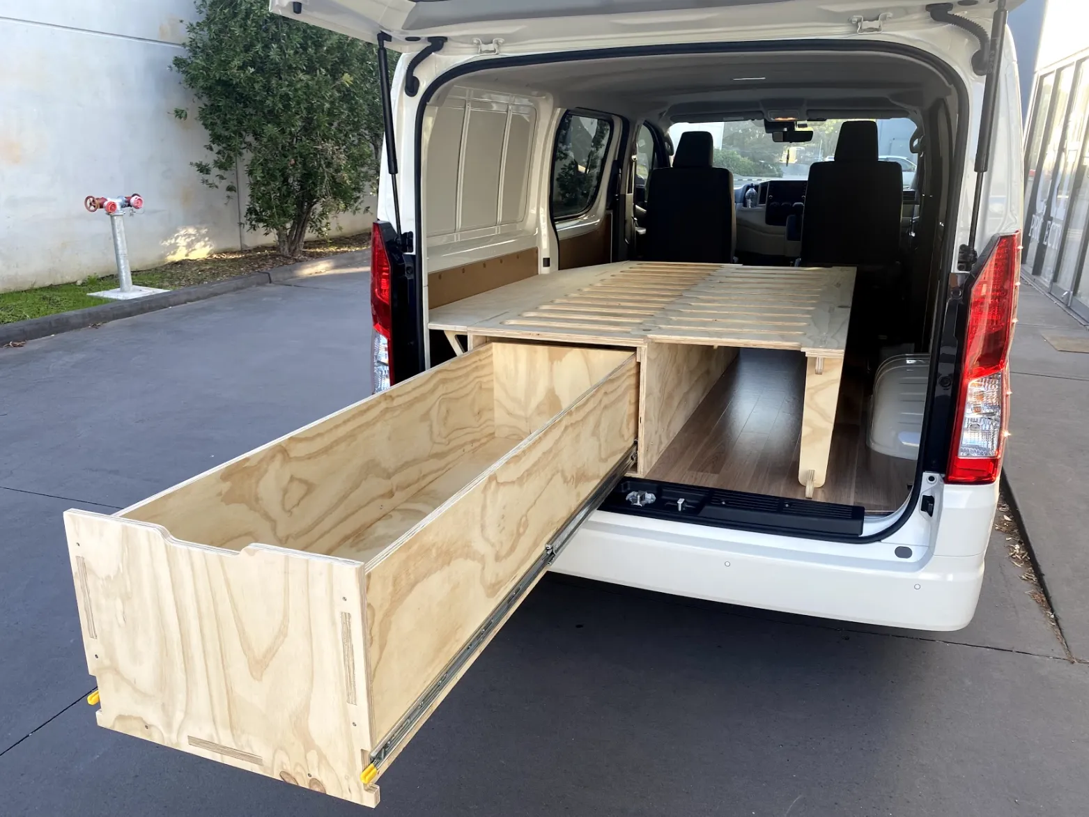 Night Rider - Hyundai iLoad Van Fitout w/ Single Drawer   Extending Fingered Bed