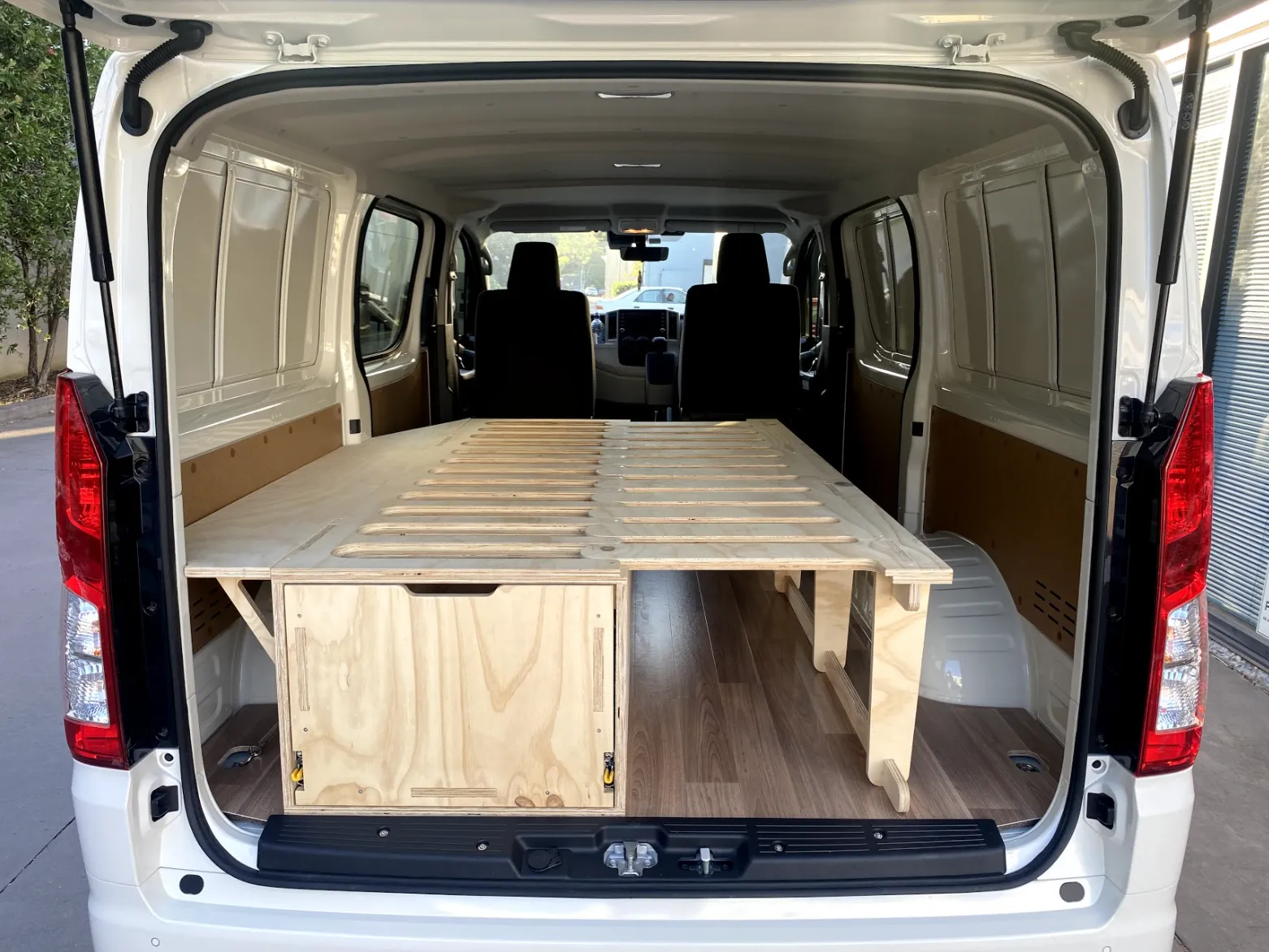 Night Rider - Hyundai iLoad Van Fitout w/ Single Drawer   Extending Fingered Bed